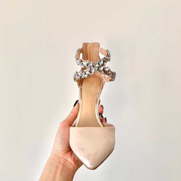 Badgley Mischka: Jazmine Pump - Picture 1 of 10
